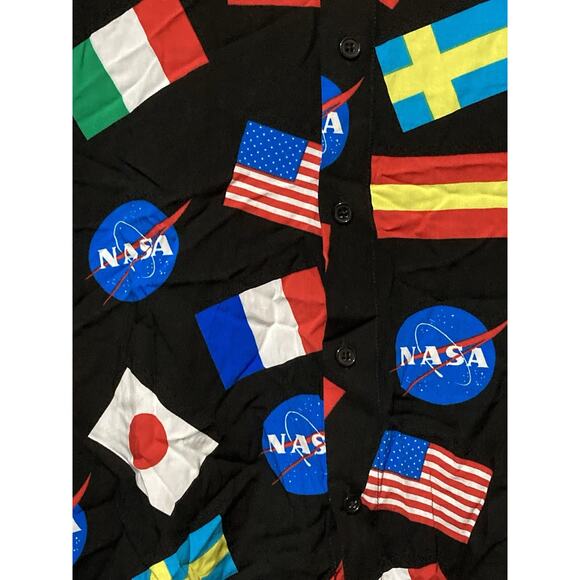 CHEMISTRY NASA Country Flags All Over Print Button Up Shirt sz Medium - Picture 6 of 8